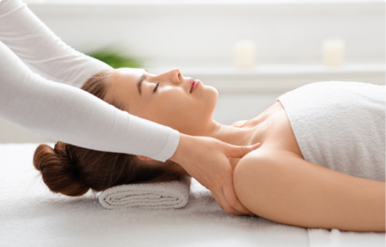 Spa Massage on Woman guest