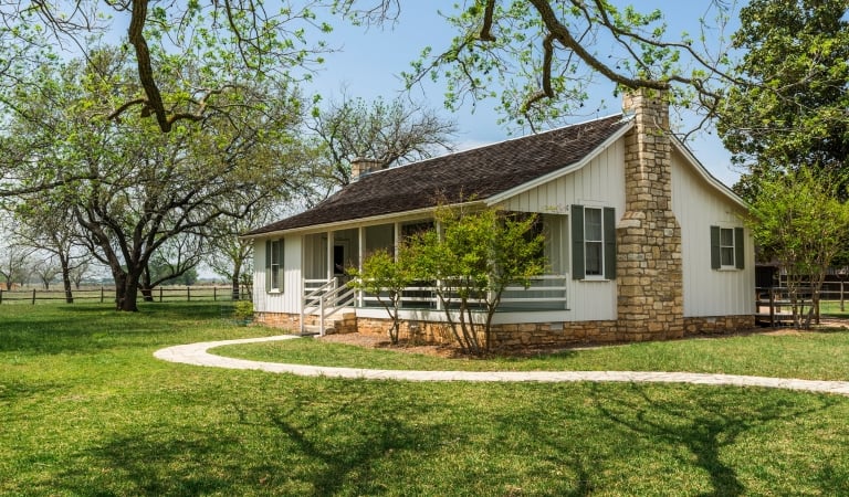 A picture of the home that Lyndon B. Johnson grew up in.