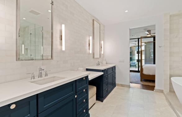 Indigo Condo bathroom at Horseshoe Bay Resort