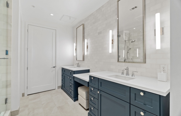 Navy Condo bathroom at Horseshoe Bay Resort