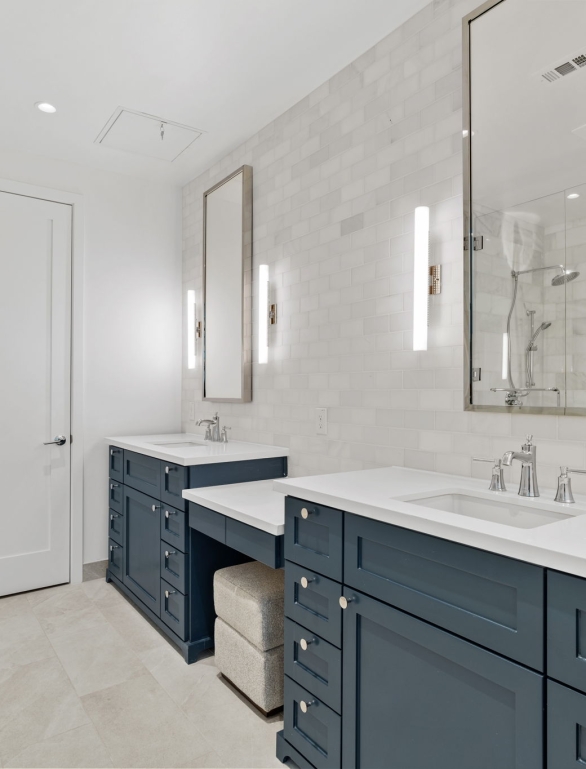 Navy Condo bathroom at Horseshoe Bay Resort