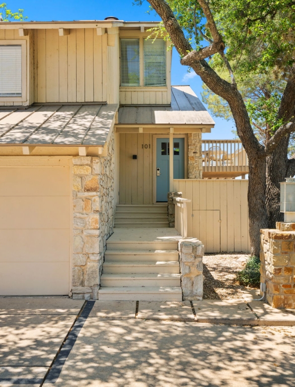 exterior view of a condo available for rent at horseshoe bay resort