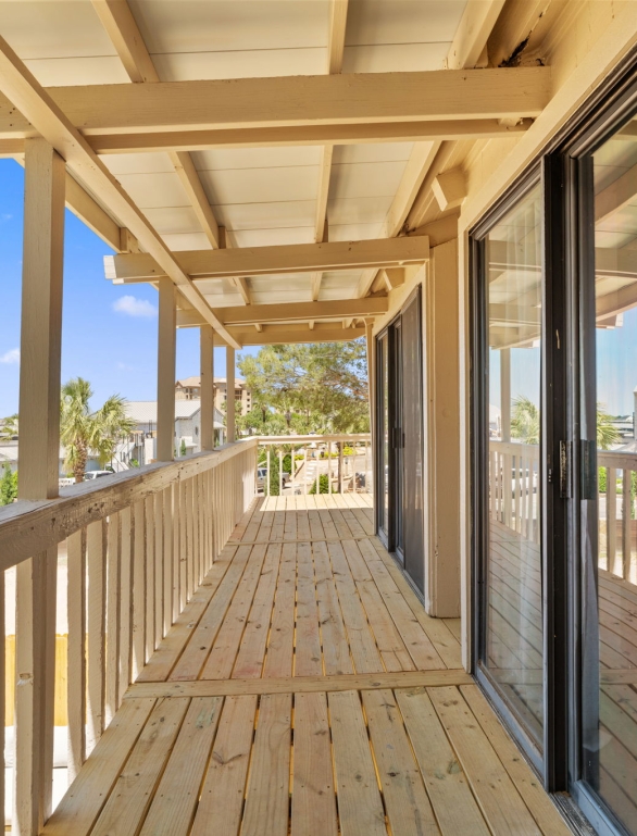 outdoor patio at horseshoe bay resort
