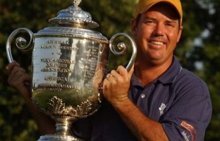 Rick Beem holding up his trophy